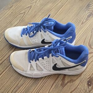 Nike White and Blue Sneakers with Black Logo
